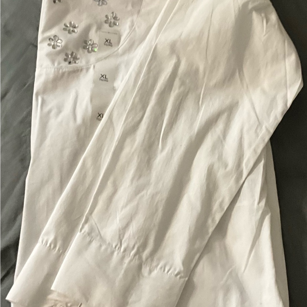 *****SALE*****Tommy Hilfiger White Pull-over with top buttons - Picture 5 of 6